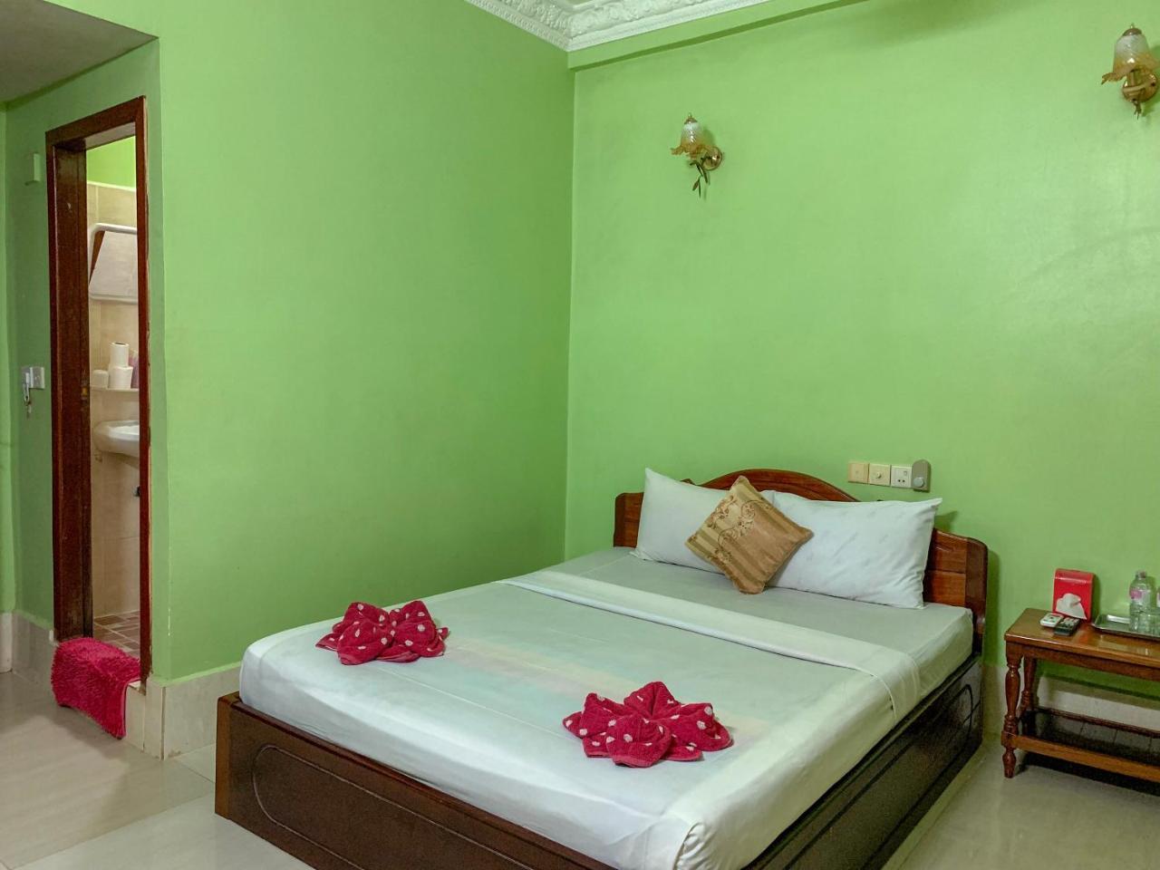 Damnak Riverside Villa Sziemreap Kültér fotó